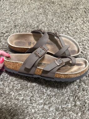 Birkenstock woman size 6 brown sandal